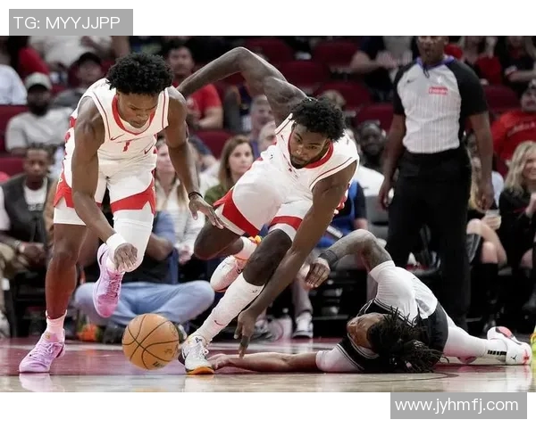 今天火箭与快船对决精彩上演球迷期待激烈碰撞与精彩瞬间